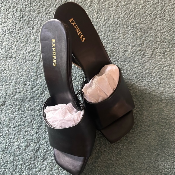 Express Square Toe Mid Heel Sandals - Picture 7 of 8